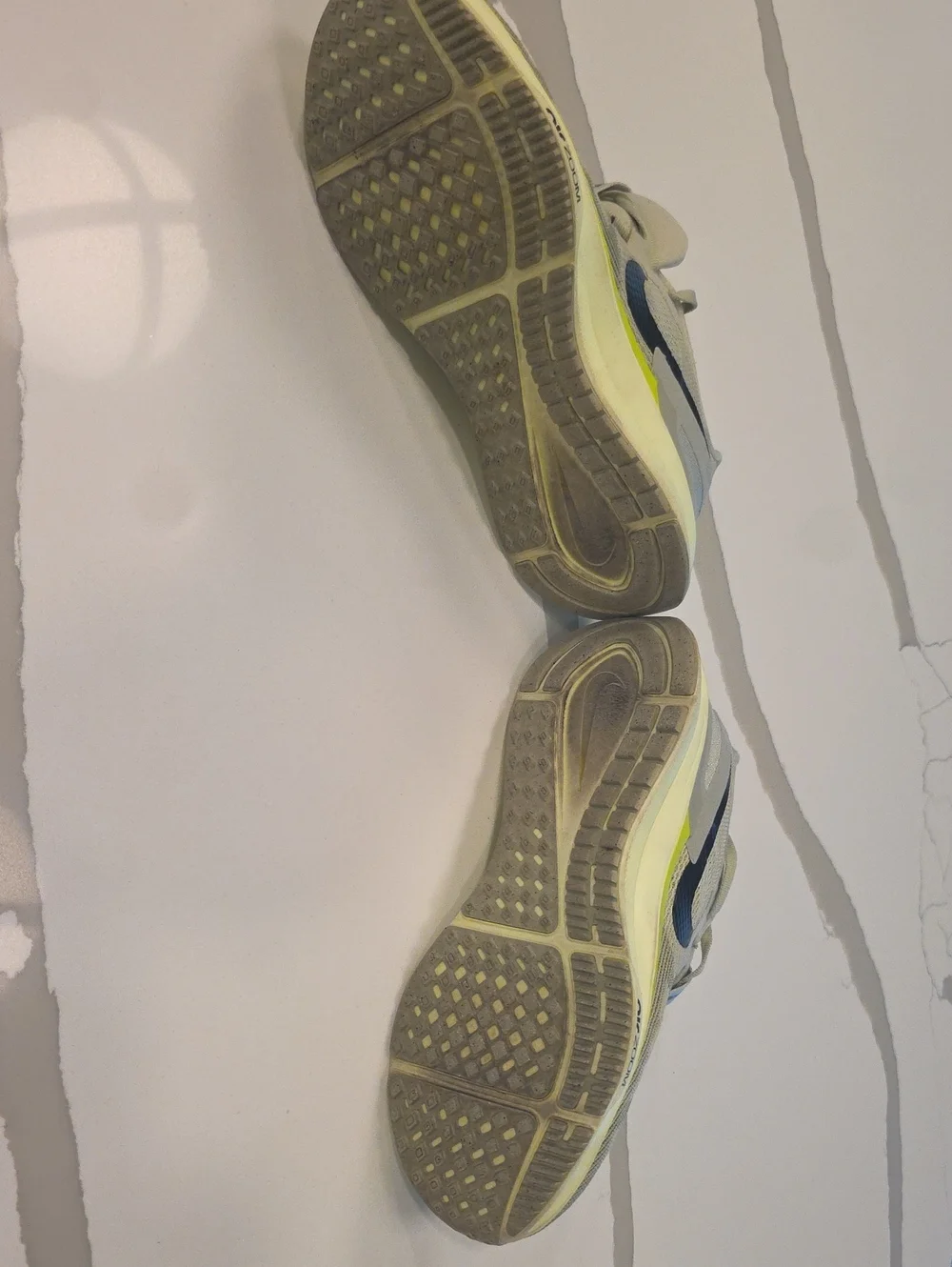 Nike Men’s 8.5 STRUCTURE 25 Light Green and Neon Yellow Running Shoes